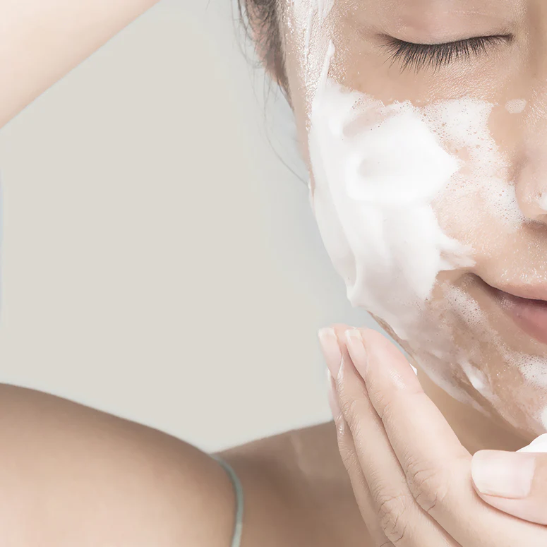 Heartleaf Succinic Moisture Cleansing Foam - Image 8